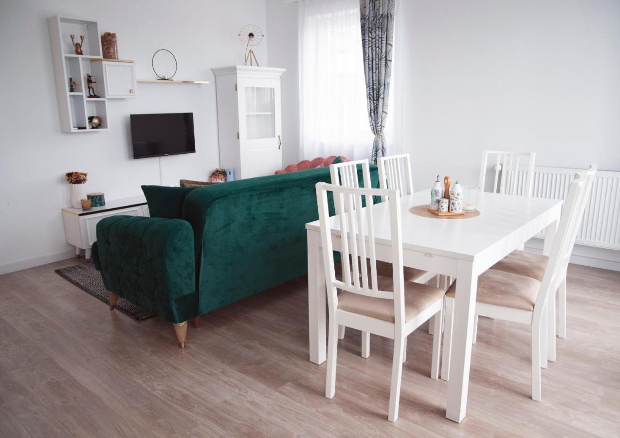Elis Apartment By Oasis Homes Oradea Exterior foto
